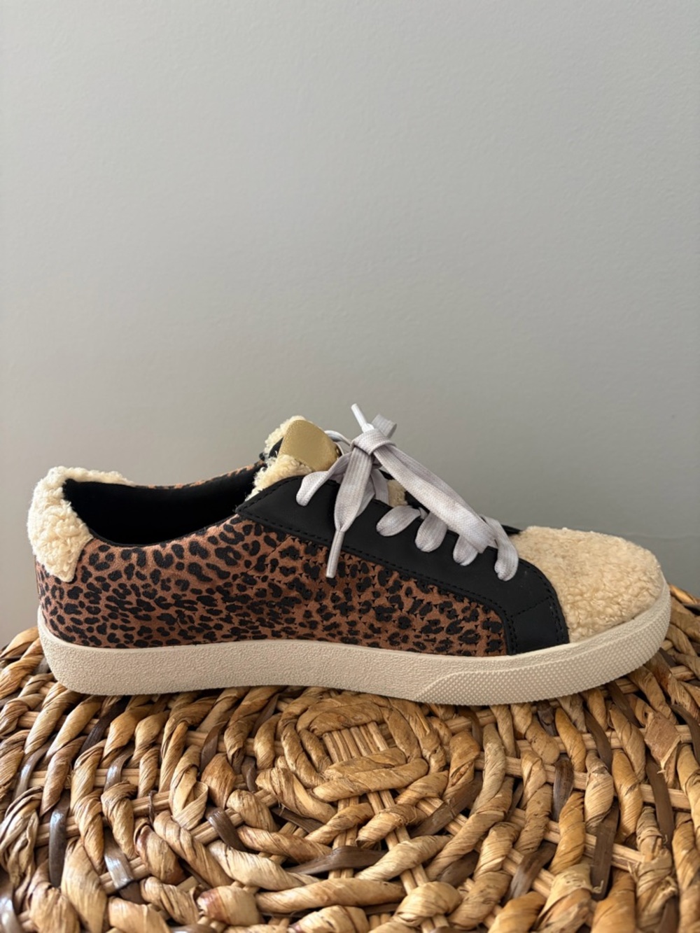 Vince Camuto Womens Cream Sherpa Sneakers with Black and Leopard Trim